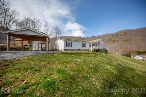 22 Mahan Lane sold home in Country Place Of Waynesville, Waynesville, NC