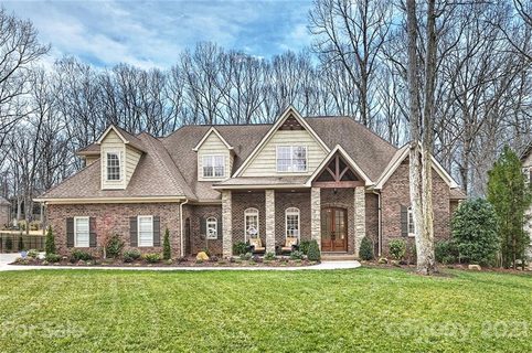 2049 Fitzhugh Lane sold home in Stratford Hall, Matthews, NC