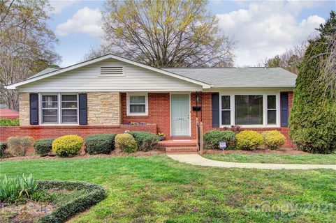 1521 Woodhill Lane