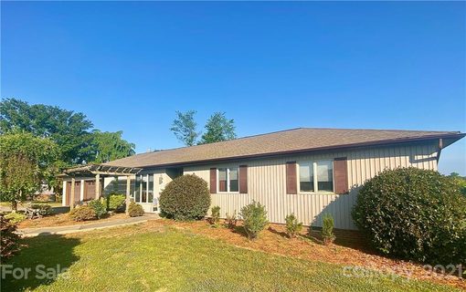 14 Meandering Way