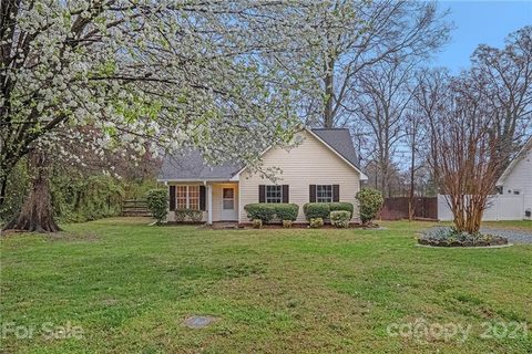 920 Forest Drive sold home in Whispering Pines, Marshville, NC