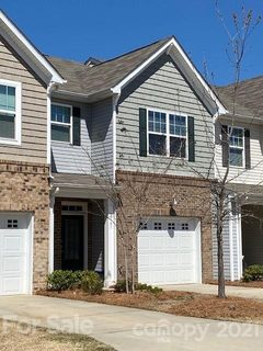 2761 Sawbridge Lane
