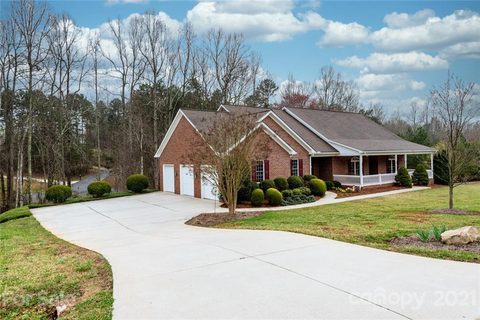 6525 Keeneland Trail sold home in Heatherbrook, Vale, NC