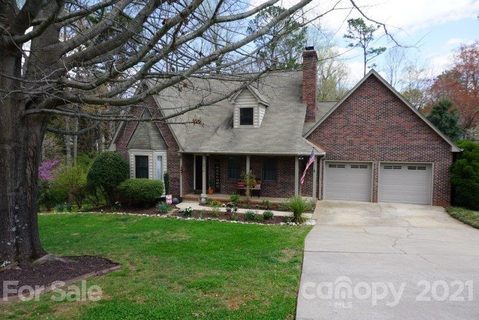 2930 8th Street Court sold home in Windsor Forest, Hickory, NC