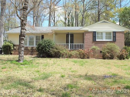 804 Lakeside Circle