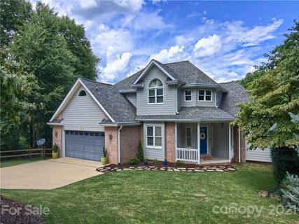 920 Sunlight Ridge Drive sold home in Ledges Of Hidden Hills, Hendersonville, NC