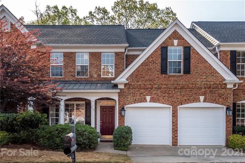 210 Robinlynn Road sold home in Avington, Matthews, NC