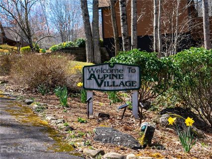 420 Overlook Drive sold townhome in Alpine Village, Burnsville, NC