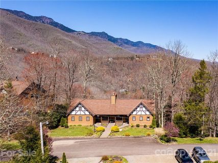 418 Overlook Drive sold townhome in Alpine Village, Burnsville, NC