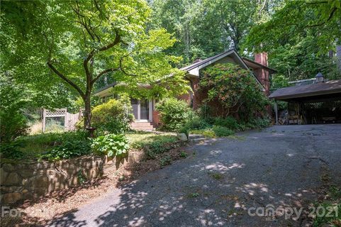 242 Oakdale Drive sold home in Lynnwood, Hendersonville, NC