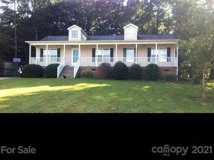 216 Sheffield Drive sold home in English Garden Park, York, SC
