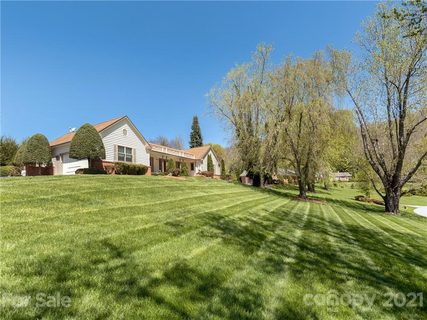 212 Hawthorn Drive