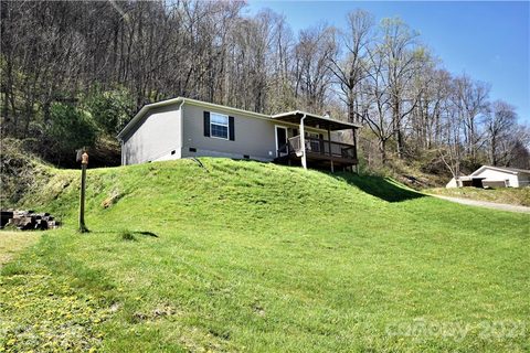 359 Rovingwood Drive sold manufactured home in Village Crossing, Waynesville, NC