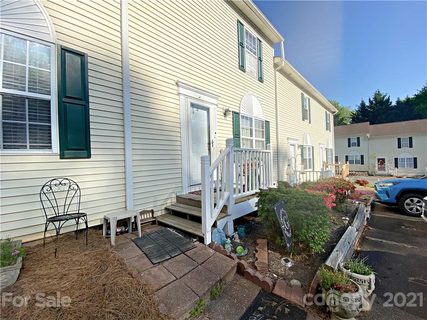 1067 19th Street Unit #D sold townhome in Heather Gardens, Hickory, NC