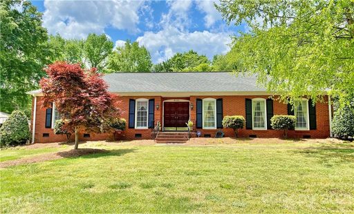 6121 Lake Forest Road sold home in Lake Forest, Charlotte, NC