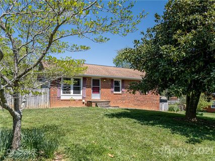 18 Fieldcrest Road
