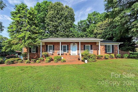 1701 Kenmore Drive
