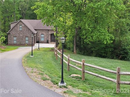 2137 Moss Farm Road sold home in Mountain View, Hickory, NC