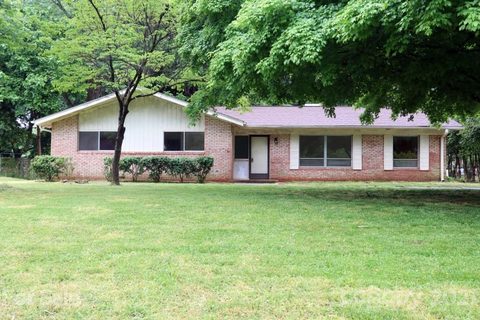 7608 Glencannon Drive sold home in Lake Forest, Charlotte, NC