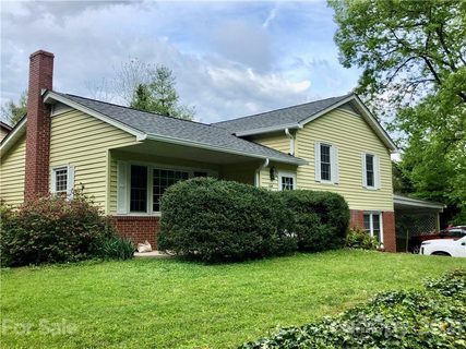 266 Ewart Drive sold home in Hebron Terrace, Hendersonville, NC