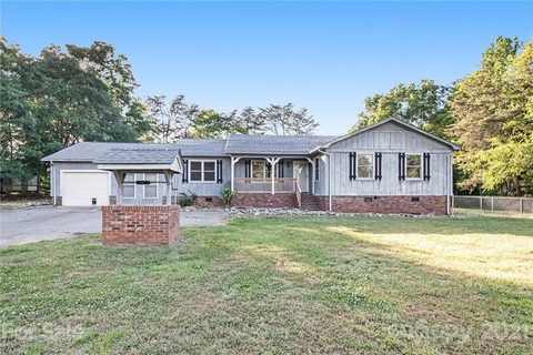 816 Spring Lake Drive sold home in Spring Lake, Iron Station, NC