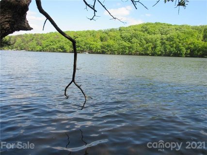 360 Harbor Drive sold home in Stoney Point Harbor, Lexington, NC