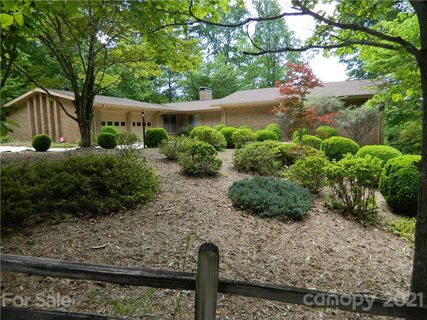 1580 Mountain Circle Drive