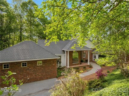 135 Connemara Overlook Drive sold home in Trenholm Woods, Hendersonville, NC