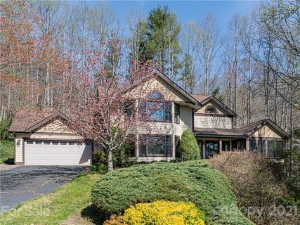 800 Sunlight Ridge Drive sold home in Ledges Of Hidden Hills, Hendersonville, NC