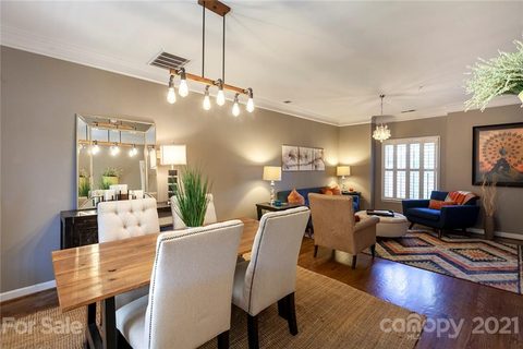 951 Hawthorne Bridge Court