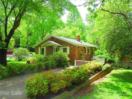 200 Laurel Circle Drive sold home in Lakewood Park, Black Mountain, NC