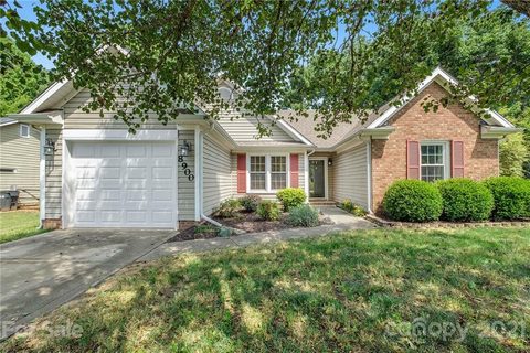 8900 English Saddle Lane