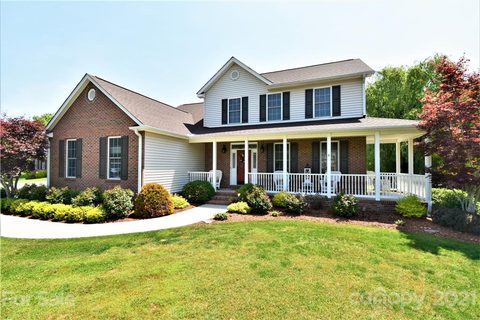 62 Classic Oaks Circle sold home in Classic Oaks, Hendersonville, NC