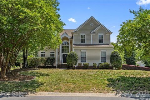 12300 Carolina Crossing Drive sold home in Hunters Ridge At The Crsg, Charlotte, NC
