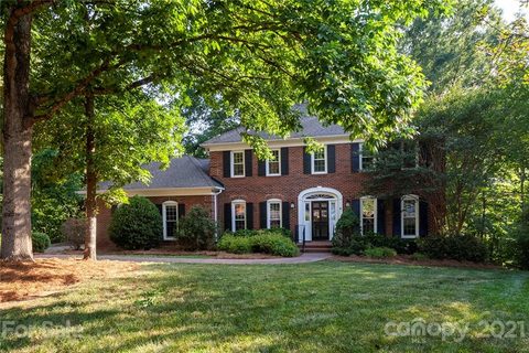 10313 Ben Franklin Court sold home in Williamsburg Raintree, Charlotte, NC