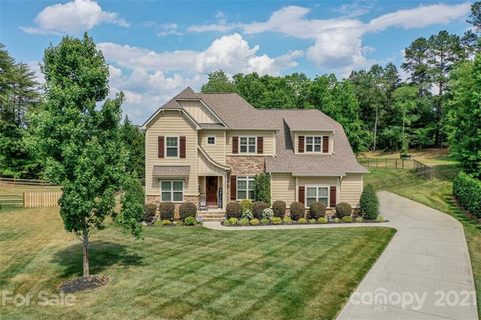 135 Lakeshore Hills Drive