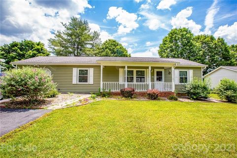 17 Meadow Drive sold home in Meadows Of Etowah, Horse Shoe, NC