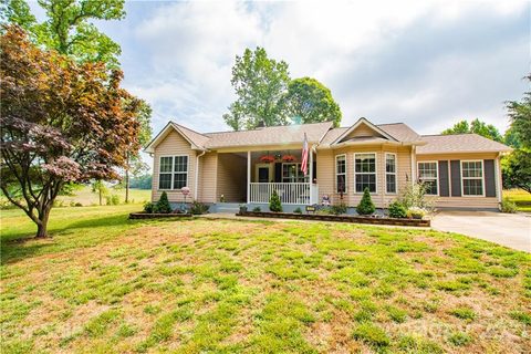 135 Greentree Drive