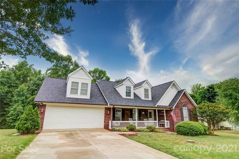 6310 Whitefield Court sold home in Whitefield Manor, Harrisburg, NC