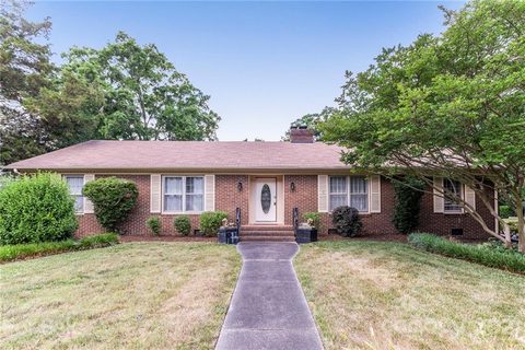 1231 Redcoat Drive