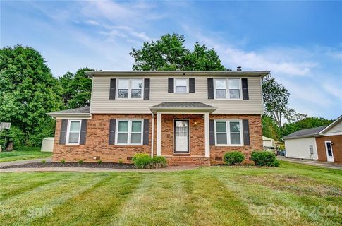 5811 Red Carriage Lane