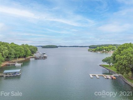 16101 Cramur Drive sold home in Norman Shores, Huntersville, NC