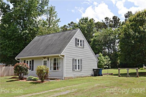 8401 Clear Meadow Lane sold home in Clear Meadow, Charlotte, NC
