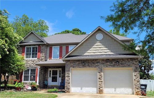 326 Commodore Loop