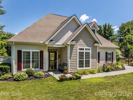 18 Wayward Path sold home in Hideaway Glen, Candler, NC