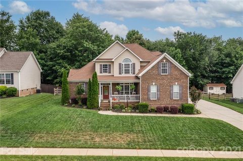 1599 Williamsburg Drive sold home in Stoneridge Lakes, Rock Hill, SC