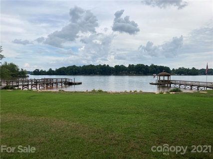 5076 Waterside Circle 12 sold home in Malibu Beach, Sherrills Ford, NC
