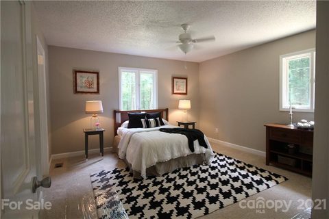 2533 Dogwood Circle