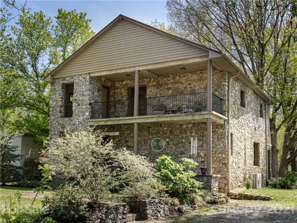 36 Cherokee Road sold home in Sulfur Springs Park, Asheville, NC