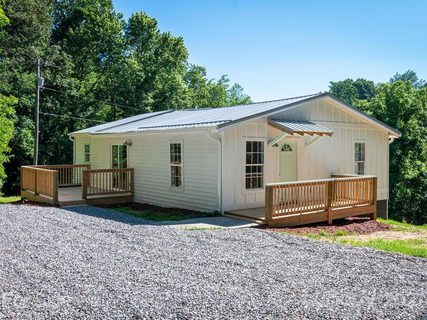 30 Oak Lodge Road sold home in Pine Lane, Asheville, NC